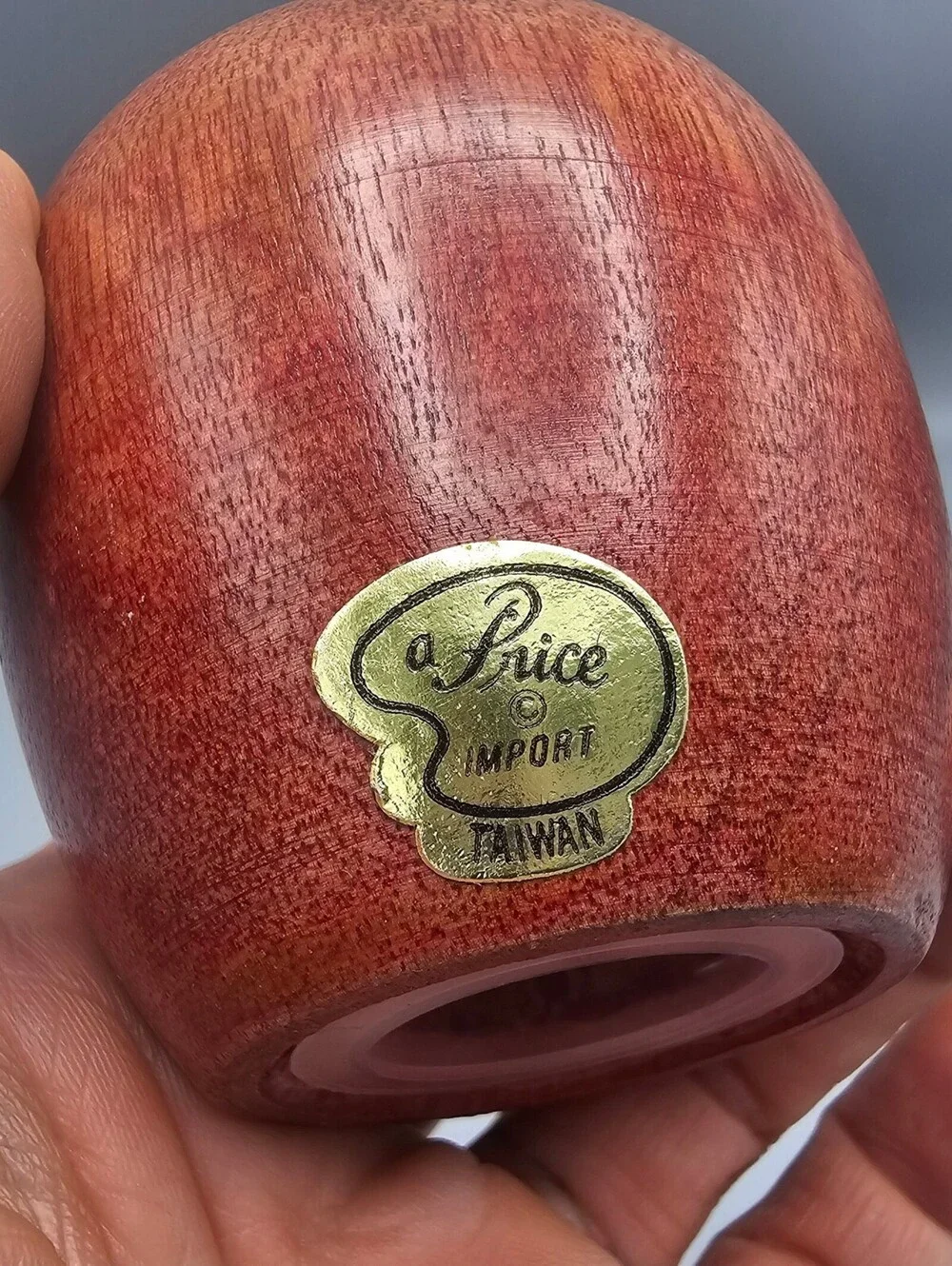 La Price Taiwan Imported Wooden Apple Salt and Pepper Shakers with Metal Leaf St